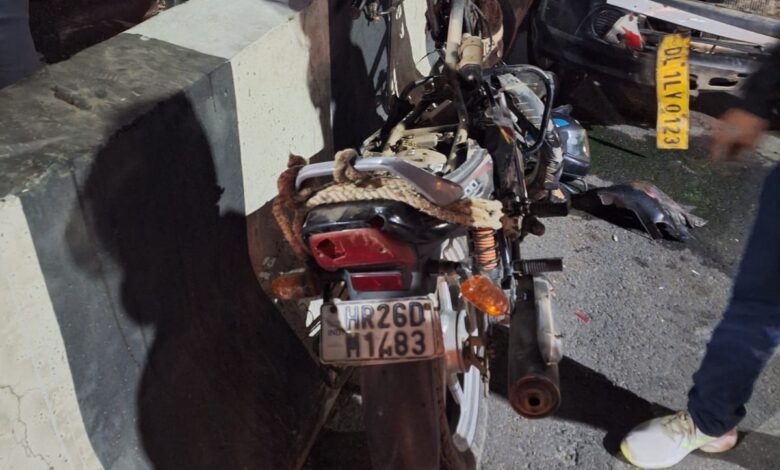 हादसे में क्षतिग्रस्त वाहन